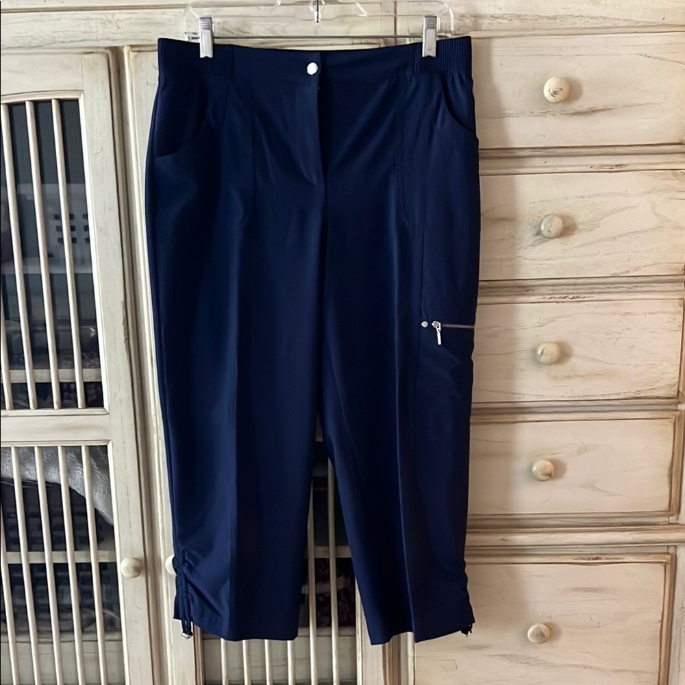 Blue Capri Pants with Straight-Leg Design